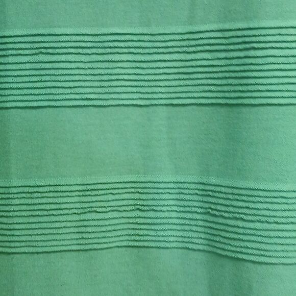 ⭐️5/$25 SALE LuLa Roe Green Women's Pullover Top Sixe XS - Picture 2 of 6